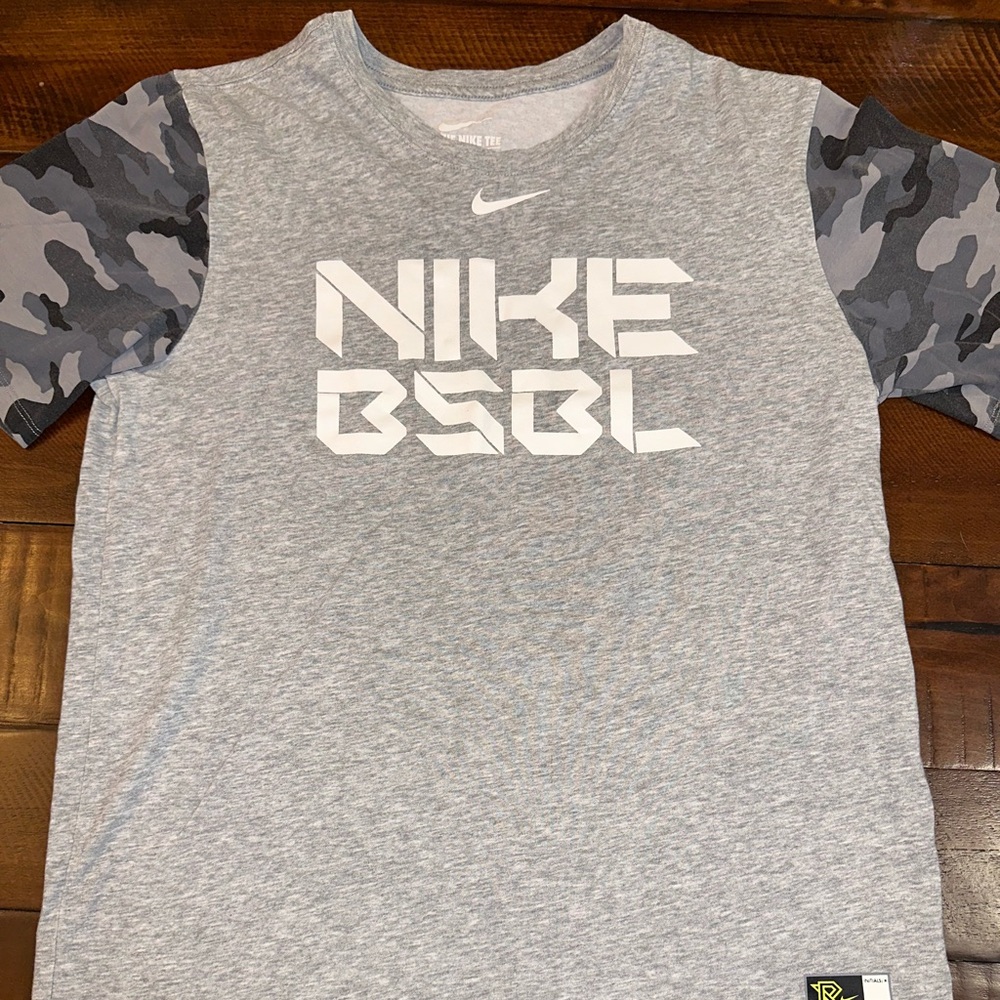 Men’s Nike baseball BSBL shirt. Size M